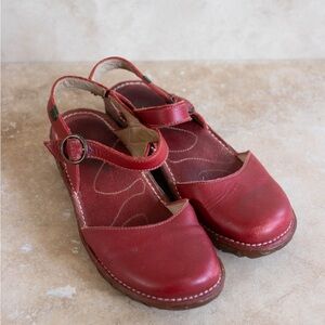 El Naturalista Red Leather Clog Sandals